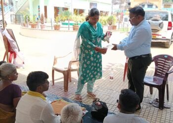 ଅତିରିକ୍ତ ଜିଲ୍ଲାପାଳ ଫାଲଗୁନ ମାଝୀଙ୍କ ସହ ଆଲୋଚନା ପରେ ସଞ୍ଜୟ ଗାନ୍ଧୀ  କଲୋନୀର ବସ୍ତି ବାସିନ୍ଦାଙ୍କ ଆମରଣ ଅନଶନ ପ୍ରତ୍ୟାହାର