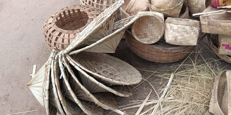 ଏବେବି  ବଞ୍ଚିରହିଛି ତାଳ ପତ୍ର ତଲାରୀର ଚାହିଦା