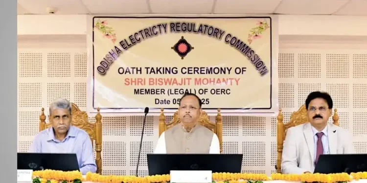 ଓଡ଼ିଶା ବିଦ୍ୟୁତ ନିୟାମକ ଆୟୋଗ ସଦସ୍ୟ ବିଶ୍ୱଜିତ ମହାନ୍ତିଙ୍କ ଶପଥ ଗ୍ରହଣ