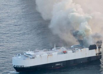 ପ୍ରଶାନ୍ତ ମହାସାଗରରେ ବୁଡ଼ିଗଲା ୨୧୦୦ଟି ଯାନବାହନ ବୋଝେଇ ମାଲବାହୀ ଜାହାଜ