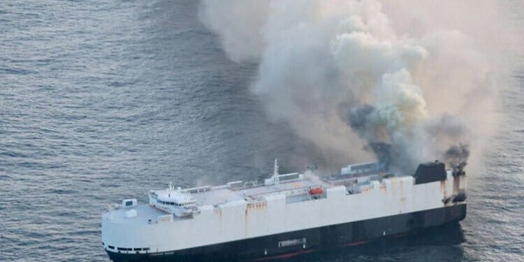 ପ୍ରଶାନ୍ତ ମହାସାଗରରେ ବୁଡ଼ିଗଲା ୨୧୦୦ଟି ଯାନବାହନ ବୋଝେଇ ମାଲବାହୀ ଜାହାଜ