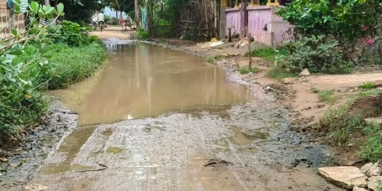 ସାମାନ୍ୟ ବର୍ଷାରେ ରାସ୍ତା ଅବସ୍ଥା ଶୋଚନୀୟ