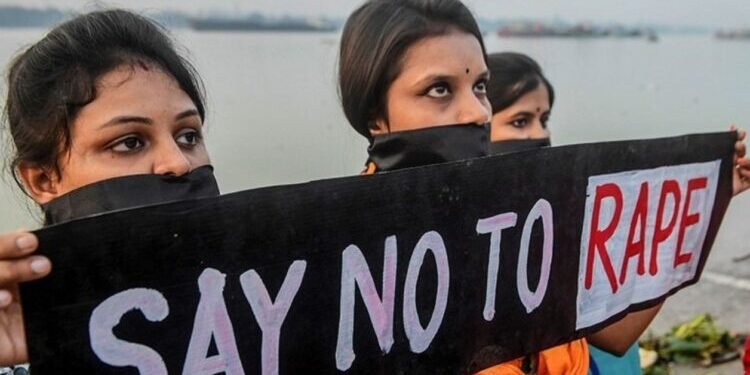 ଗୋପାଳପୁରରେ ଲଜ୍ଜା; ପୁରୁଷବନ୍ଧୁଙ୍କ ସହ ବୁଲିବାକୁ ଆସିଥିବା ଛାତ୍ରୀଙ୍କୁ ଗଣଦୁଷ୍କର୍ମ ଅଭିଯୋଗ, ୭ ଅଟକ