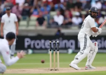 ୨ୟ ପାଳିରେ ଭାରତକୁ ଝଟକା, ୧୪୧ ରନରେ ହରାଇଲାଣି ୩ ଉଇକେଟ