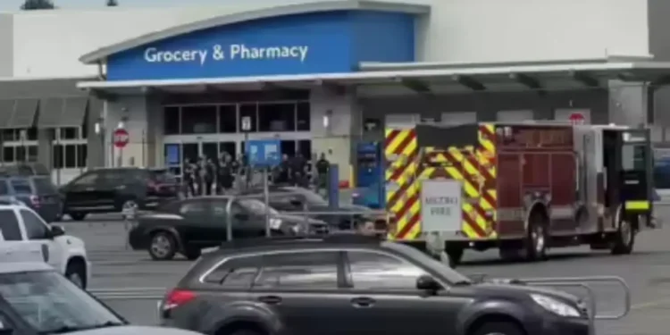 ଓ୍ବାଲମାର୍ଟ ଷ୍ଟୋରରେ ଆକ୍ରମଣ, ଆତତାୟୀଙ୍କ ଛୁରାମାଡ଼ରେ ୧୧ ଗୁରୁତର