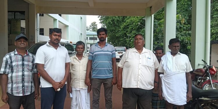 ଚାଷୀମାନଙ୍କ ବିଭିନ୍ନ ସମସ୍ୟାକୁ ନେଇ  ଜିଲ୍ଲାପାଳଙ୍କ ଦ୍ୱାରସ୍ଥ