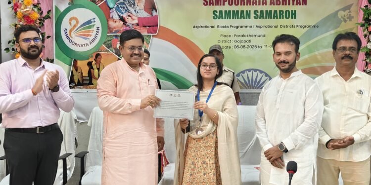 ଜିଲ୍ଲାସ୍ତରୀୟ ସଂପୂର୍ଣ୍ଣତା ଅଭିଯାନ ସମ୍ମାନ ସମାରୋହ  ଓ ଉନ୍ନୟନ ସମୀକ୍ଷା ବୈଠକ ଅନୁଷ୍ଠିତ