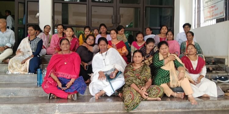 ଅଷ୍ଟମ ଦିନରେ ଗଜପତି ଜିଲ୍ଲାର ସମସ୍ତ ରାଜସ୍ୱ ଅମଲା  ସଂଘର  ପ୍ରତିବାଦ