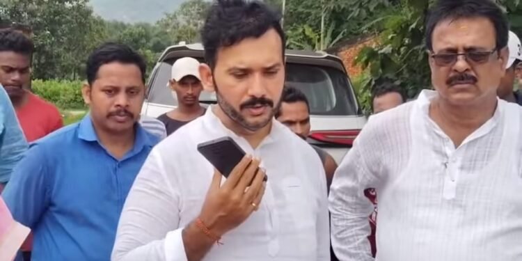 ତରଭା ଗ୍ରାମର ରାସ୍ତା ଓ ପାନୀୟ ଜଳ ସମସ୍ୟା ନେଇ ସମୀକ୍ଷା କଲେ ବିଧାୟକ ରୁପେସ ପାଣିଗ୍ରାହୀ