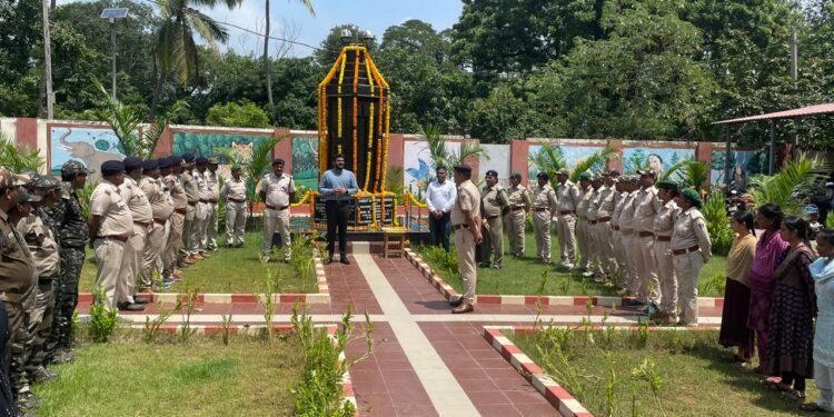 ଜାତୀୟ ବନକର୍ମଚାରୀ ସହିଦ ଦିବସରେ ଶ୍ରଦ୍ଧାଞ୍ଜଳି ଅର୍ପଣ