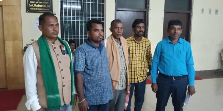 ଗମ୍ଭାରୀଗାଁକୁ ନୂତନ ପଞ୍ଚାୟତ ସ୍ଥାପନ ନିମନ୍ତେ ଜିଲ୍ଲାପାଳଙ୍କ ଦ୍ୱାରସ୍ଥ ହେଲେ ଗ୍ରାମବାସୀ