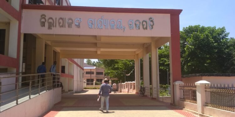 ଜିଲ୍ଲାରେ ବିଭିନ୍ନ ବିଭାଗରେ ଖାଲି ପଡ଼ିଥିବା  ପଦବୀ ପୁରଣ ହେବେ କେବେ?