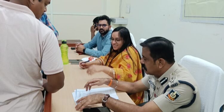 ରାସ୍ତାର ପୁନଃଉଦ୍ଧାର ପାଇଁ ଜିଲ୍ଲାପାଳଙ୍କ ଦ୍ୱାରସ୍ଥ ହେଲେ ଗ୍ରାମବାସୀ