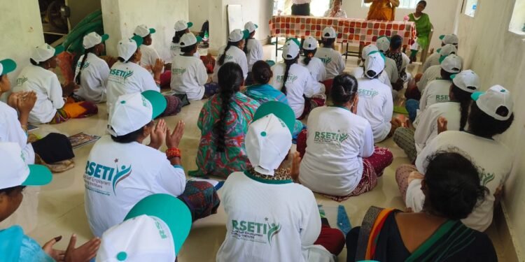 ଧୂପକାଠି ଏବଂ ଫିନାଇଲ ତାଲିମ କାର୍ଯ୍ୟକ୍ରମ ଅନୁଷ୍ଠିତ