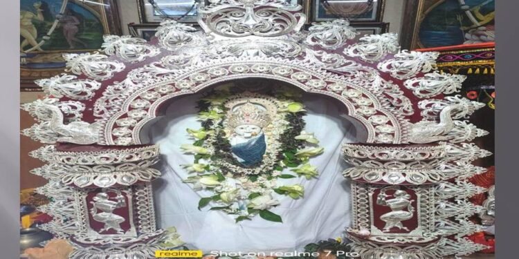 ଧବଳମୁଖୀ ବେଶରେ ଦର୍ଶନ ଦେଲେ ମା ସମଲେଶ୍ୱରୀ