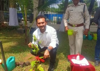 ବିଧାନସଭା ପରିସର ମଧ୍ୟରେ ବୃକ୍ଷରୋପଣ କଲେ ବିଧାୟକ ରୂପେଶ ପାଣିଗ୍ରାହୀ
