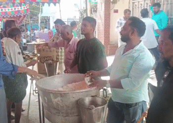 ଖଞ୍ଜା ସାହିର ଗଣେଶ ପୂଜା  କମିଟ ପକ୍ଷରୁ ଅନ୍ନ ପ୍ରସାଦ ବଣ୍ଟନ