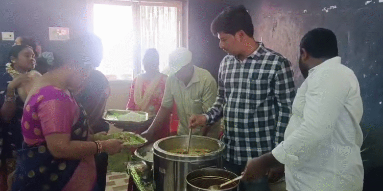 ପାରଳାଖେମୁଣ୍ଡି ପୌର ପରିଷଦ ପକ୍ଷରୁ ବଡାଖାନା କାର୍ଯ୍ୟକ୍ରମ ଅନୁଷ୍ଠିତ