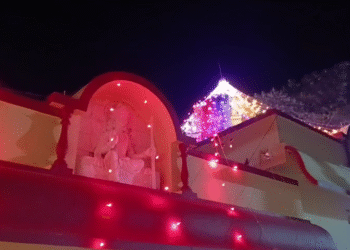 ଦାଣ୍ଡୁମାରାମ୍ମାଙ୍କ ମନ୍ଦିର ବର୍ଷକୁ କେବଳ ଦଶ ଦିନ ଖୋଲା ଯାଇ ପୂଜାର୍ଚ୍ଚନା କରିବା ପ୍ରଥା ରହିଛି