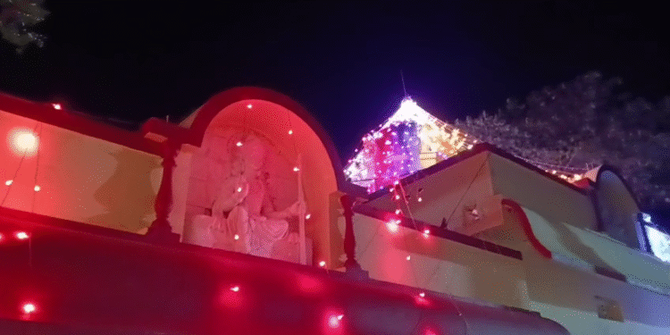 ଦାଣ୍ଡୁମାରାମ୍ମାଙ୍କ ମନ୍ଦିର ବର୍ଷକୁ କେବଳ ଦଶ ଦିନ ଖୋଲା ଯାଇ ପୂଜାର୍ଚ୍ଚନା କରିବା ପ୍ରଥା ରହିଛି