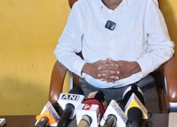 ବର୍ଷା ବିତ୍ପାତରେ ଧୋଇ ହେଇଗଲା ଚାଷୀର ଫସଲ,  ଗୁମ୍ମା ବ୍ଲକର ବିଭିନ୍ନ ପଞ୍ଚାୟତ ବୁଲି ଦେଖିଲେ ପୂର୍ବତନ ମୁଖ୍ୟ ଶାସନ ସଚିବ