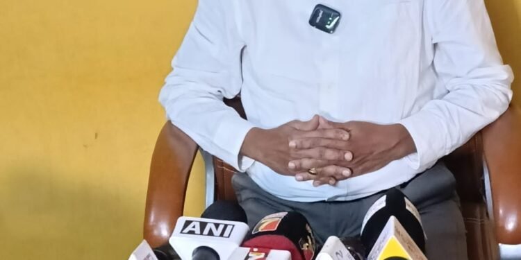 ବର୍ଷା ବିତ୍ପାତରେ ଧୋଇ ହେଇଗଲା ଚାଷୀର ଫସଲ,  ଗୁମ୍ମା ବ୍ଲକର ବିଭିନ୍ନ ପଞ୍ଚାୟତ ବୁଲି ଦେଖିଲେ ପୂର୍ବତନ ମୁଖ୍ୟ ଶାସନ ସଚିବ