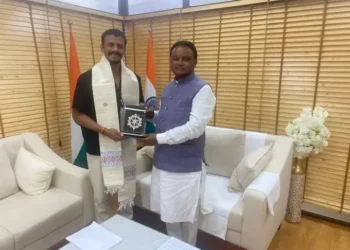 ମୁଖ୍ୟମନ୍ତ୍ରୀଙ୍କୁ ଭେଟିଲେ ରଣଜୀ ଅଧିନାୟକ ଶୁଭ୍ରାଂଶୁ ସେନାପତି