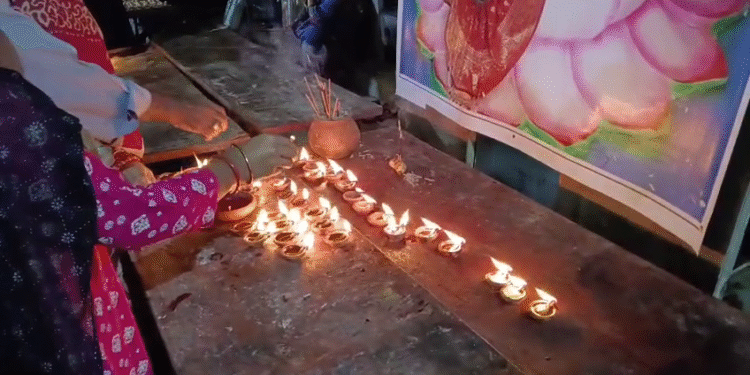 ଗଜଲକ୍ଷ୍ମୀ ପୂଜାରେ ଏଗାର ହଜାର ଶହେ ଷୋହଳ ଦୀପ ପ୍ରଜ୍ବଳନ