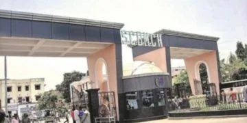 କଟକ ବଡ଼ ଡାକ୍ତରଖାନାରେ ଲଜ୍ଜା: ଆଇସିୟୁ ଭିତରେ ଯୁବତୀଙ୍କୁ ଅସଦାଚରଣ ଅଭିଯୋଗ